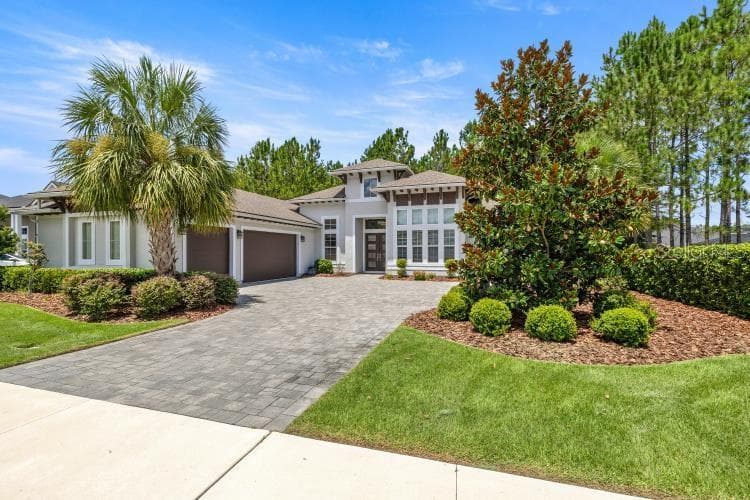 Luxury 4-Bedroom Home in Gainesville - Gainesville, FL